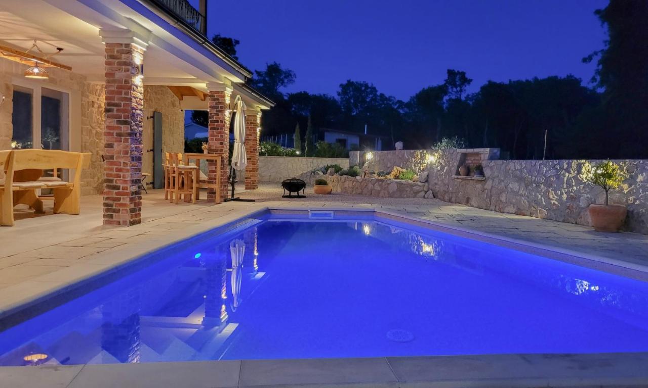 Villa Alara - Charming Villa With Heated Swimming Pool Milohnici Exterior photo
