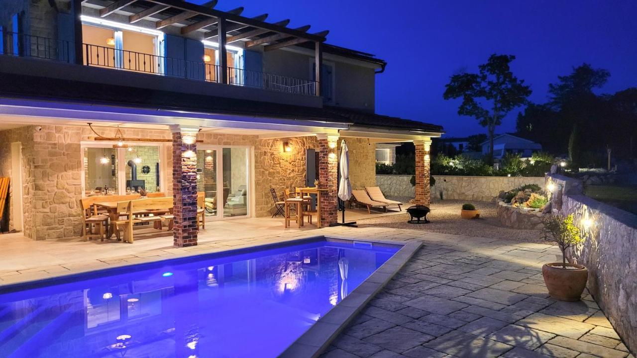 Villa Alara - Charming Villa With Heated Swimming Pool Milohnici Exterior photo