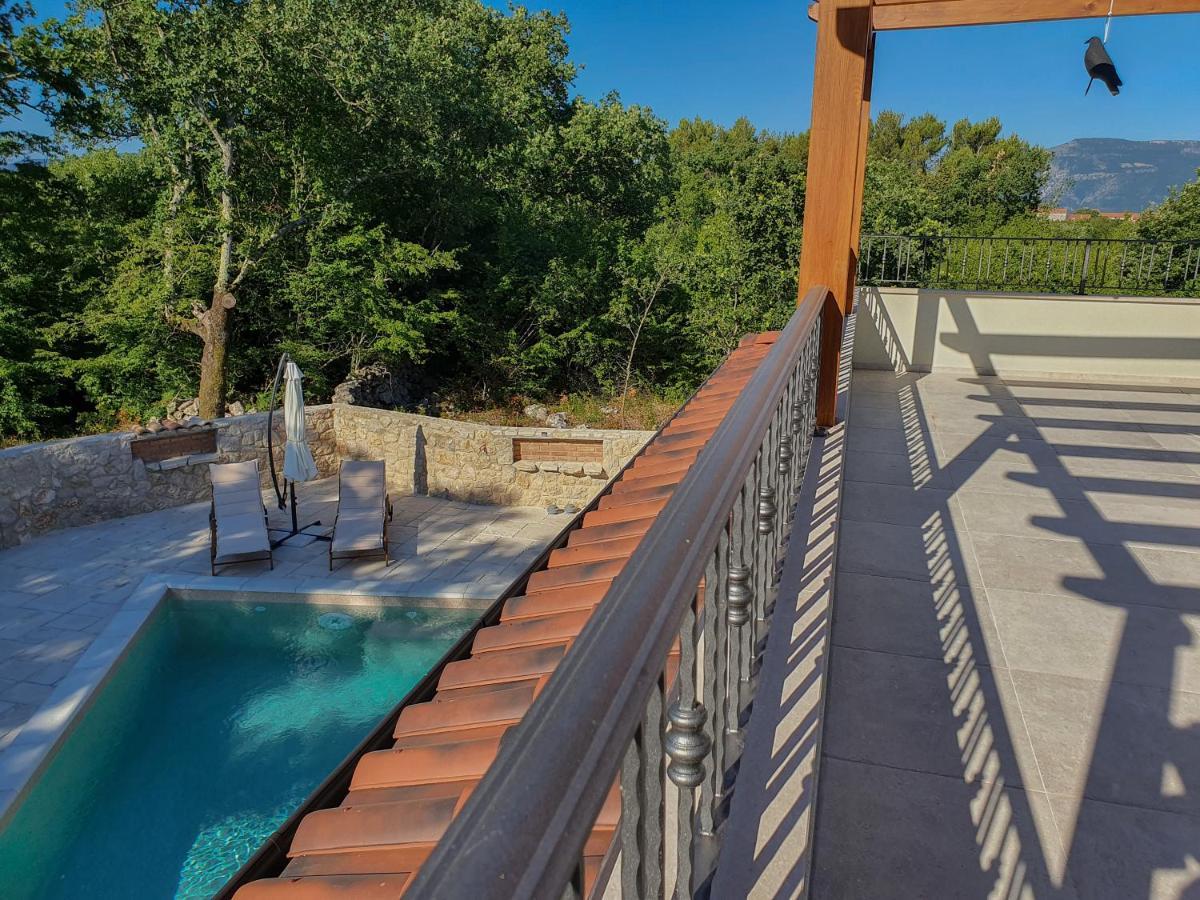 Villa Alara - Charming Villa With Heated Swimming Pool Milohnici Exterior photo