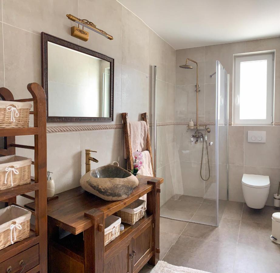Villa Alara - Charming Villa With Heated Swimming Pool Milohnici Exterior photo