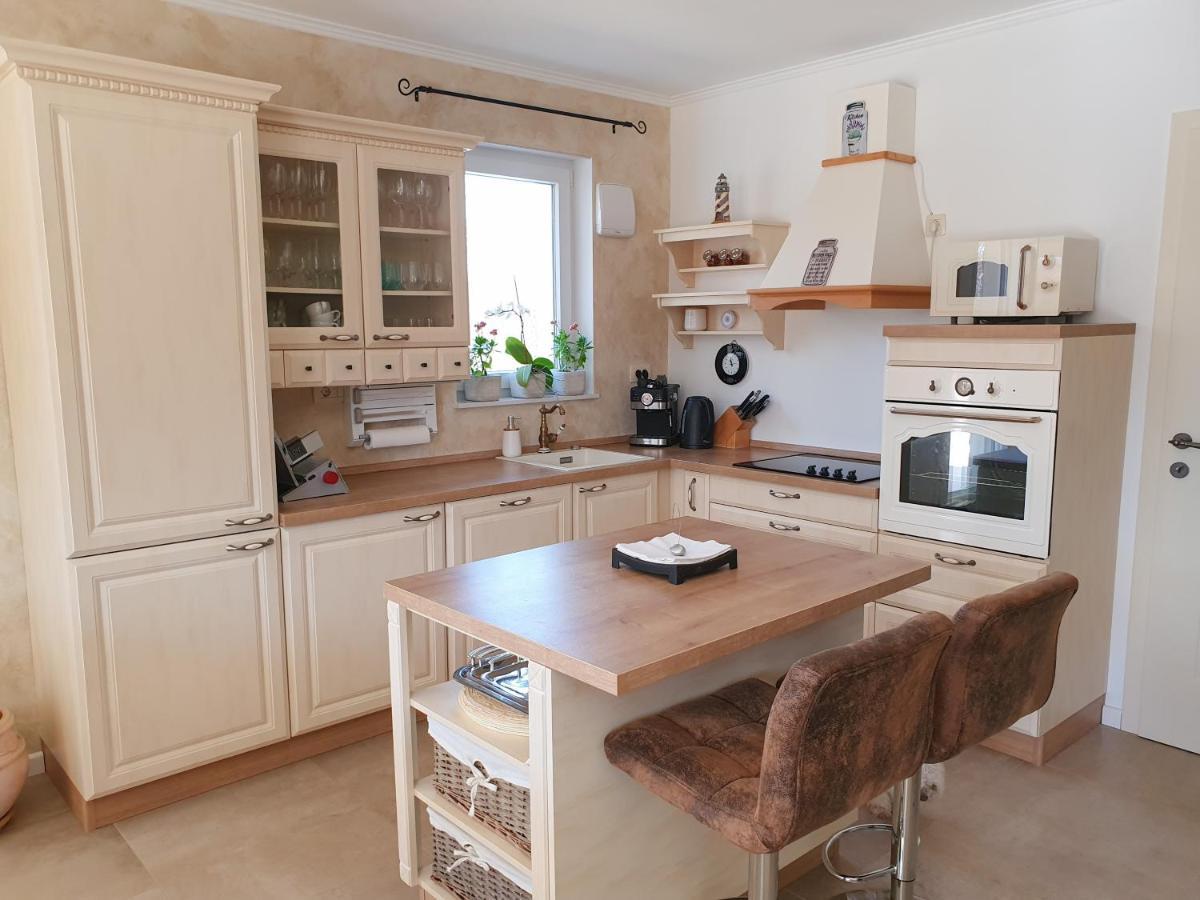Villa Alara - Charming Villa With Heated Swimming Pool Milohnici Exterior photo