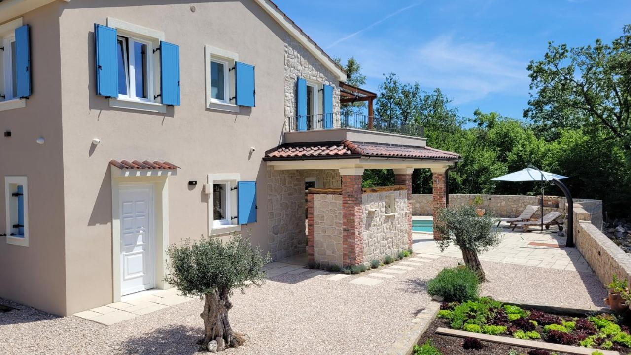 Villa Alara - Charming Villa With Heated Swimming Pool Milohnici Exterior photo