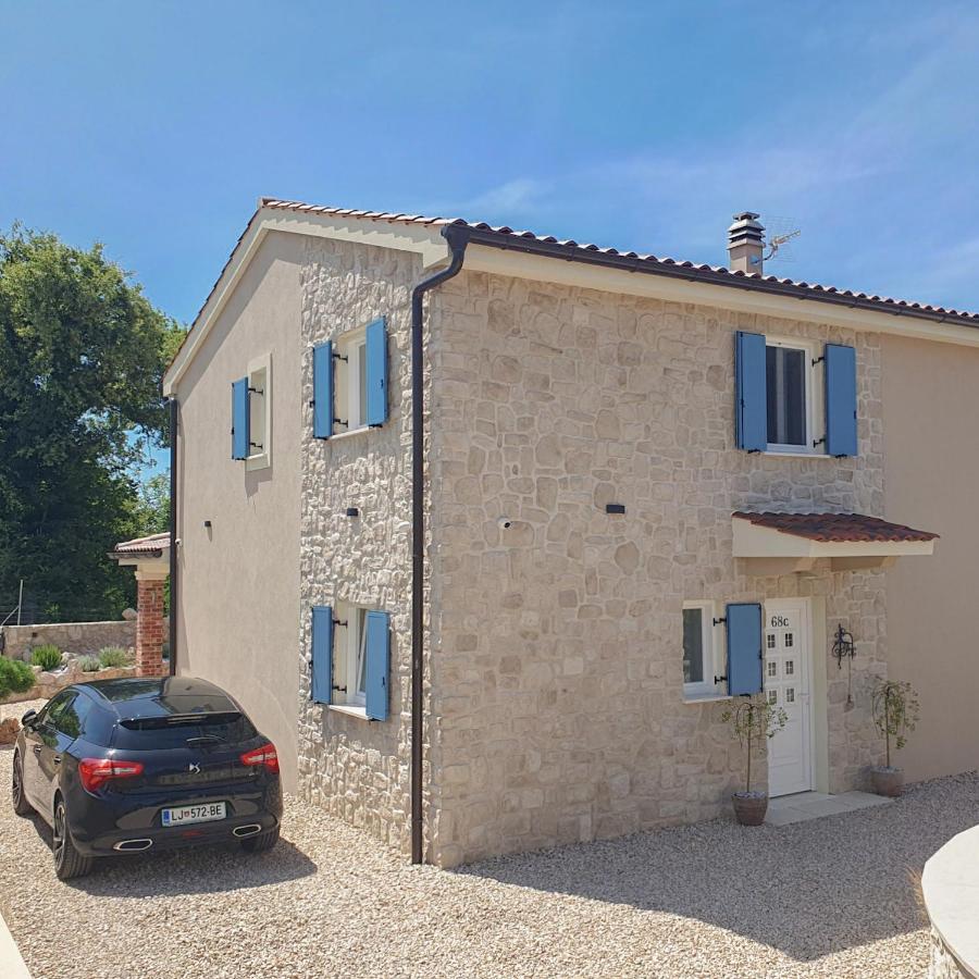 Villa Alara - Charming Villa With Heated Swimming Pool Milohnici Exterior photo